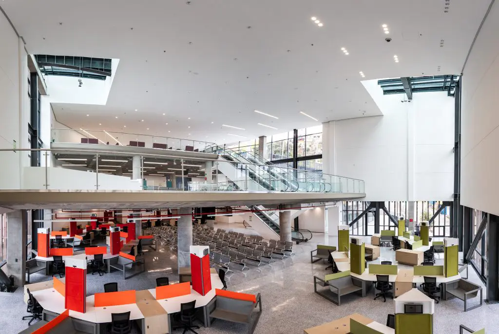 Arquitectura del nuevo supercade del barrio manitas, al sur de bogotá