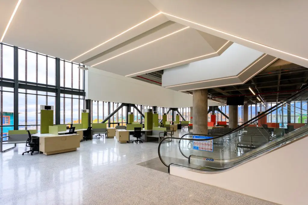 Arquitectura del nuevo supercade del barrio manitas, al sur de bogotá