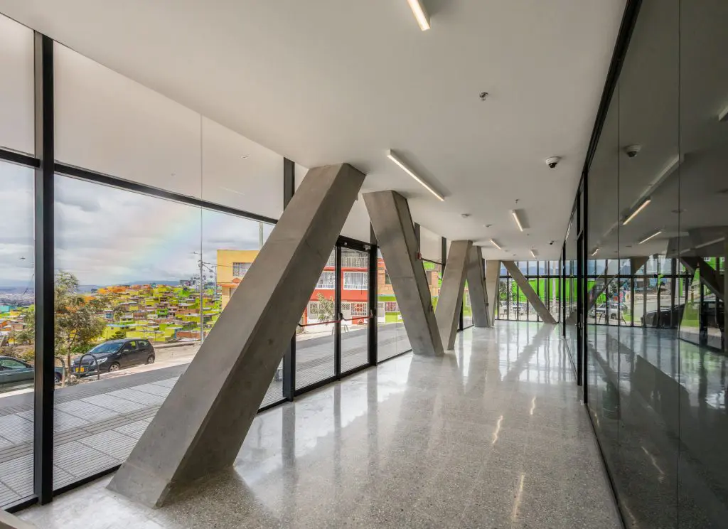 Arquitectura del nuevo supercade del barrio manitas, al sur de bogotá