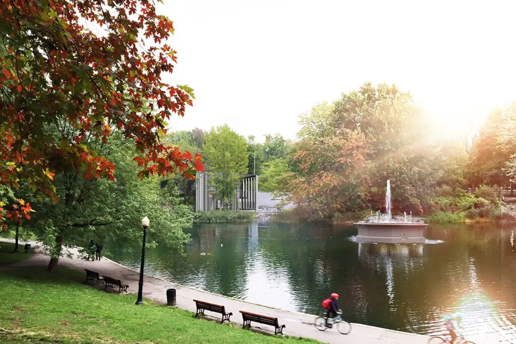 El rediseño de este teatro en canadá invita a disfrutar de lo moderno y lo atemporal