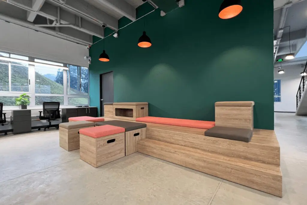 Vivir el afuera en el adentro: estas oficinas son una oda al diseño industrial y la vida silvestre Vivir el afuera en el adentro: estas oficinas son una oda al diseño industrial y la vida silvestre
