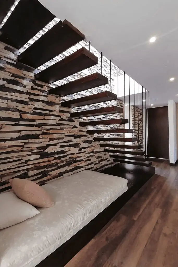 La arquitectura elegante de esta casa en forma de l se articula con el paisaje de la calera
