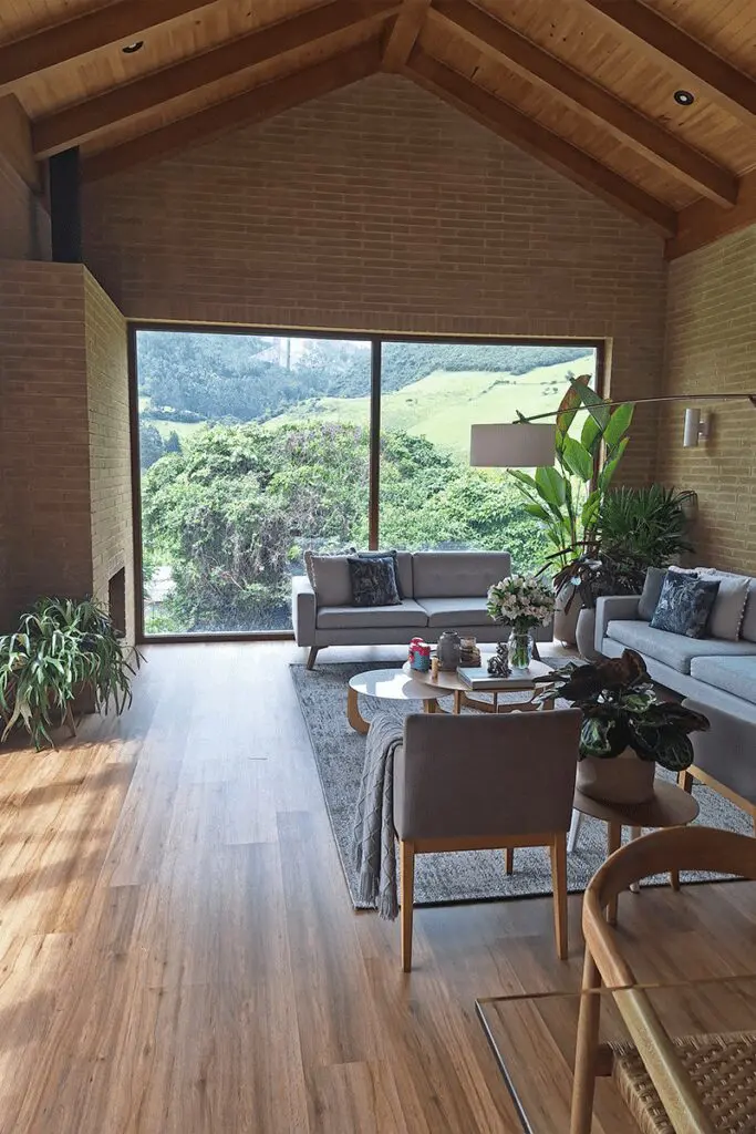 La versatilidad de estas ventanas se integra armónicamente al diseño de esta obra