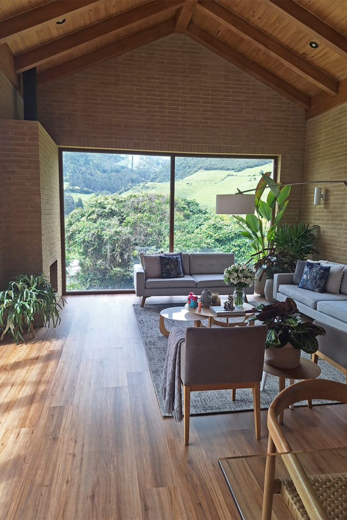 La versatilidad de estas ventanas se integra armónicamente al diseño de esta obra