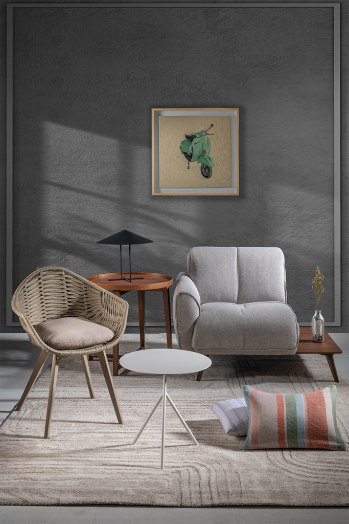 Mobiliario neutro cuya simplicidad permite resaltar los detalles en color