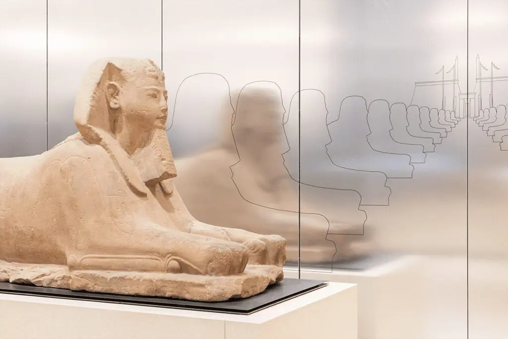 Visitar la arquitectura del museo egizio en italia es como viajar a un antiguo templo Visitar la arquitectura del museo egizio en italia es como viajar a un antiguo templo