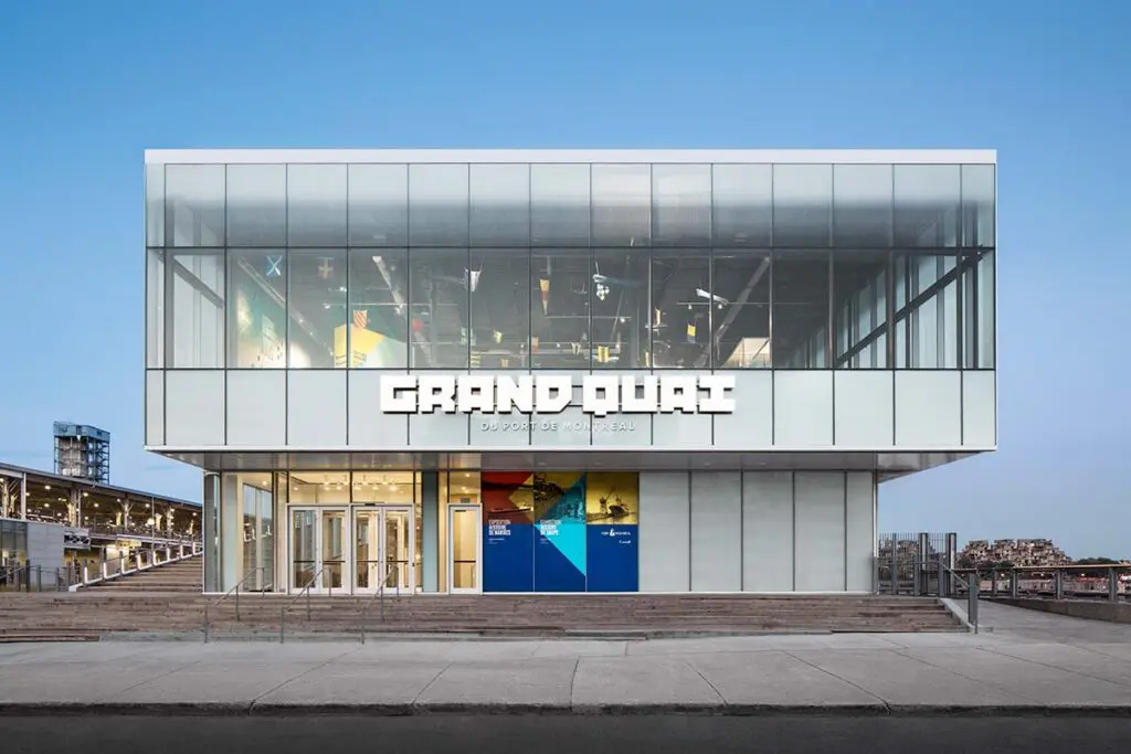 La torre y el muelle que cambiaron la historia de montreal mediante su arquitectura