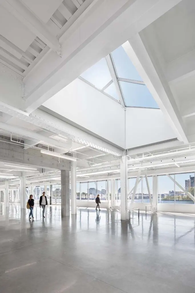 La torre y el muelle que cambiaron la historia de montreal mediante su arquitectura