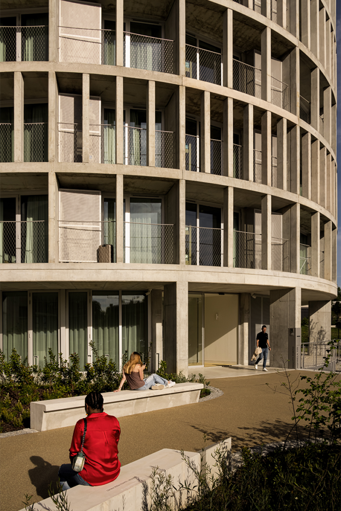 Esta torre en portugal es una fusión entre el racionalismo radial y clasicismo