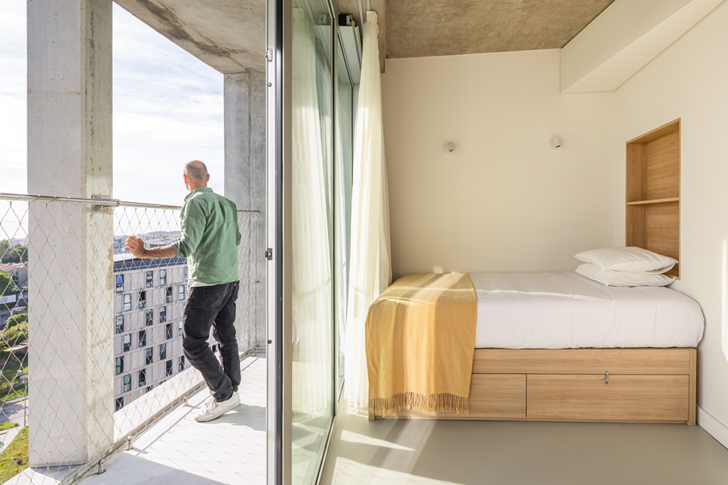 Esta torre en portugal es una fusión entre el racionalismo radial y clasicismo