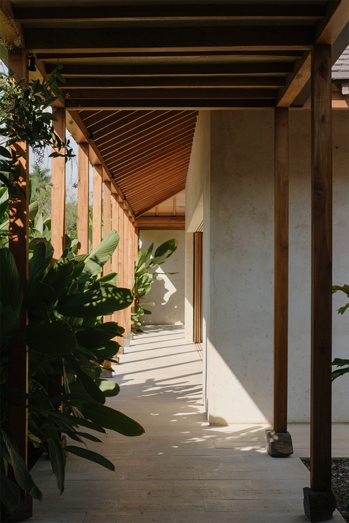 La arquitectura antioqueña de esta casa evoca un mundo de calma