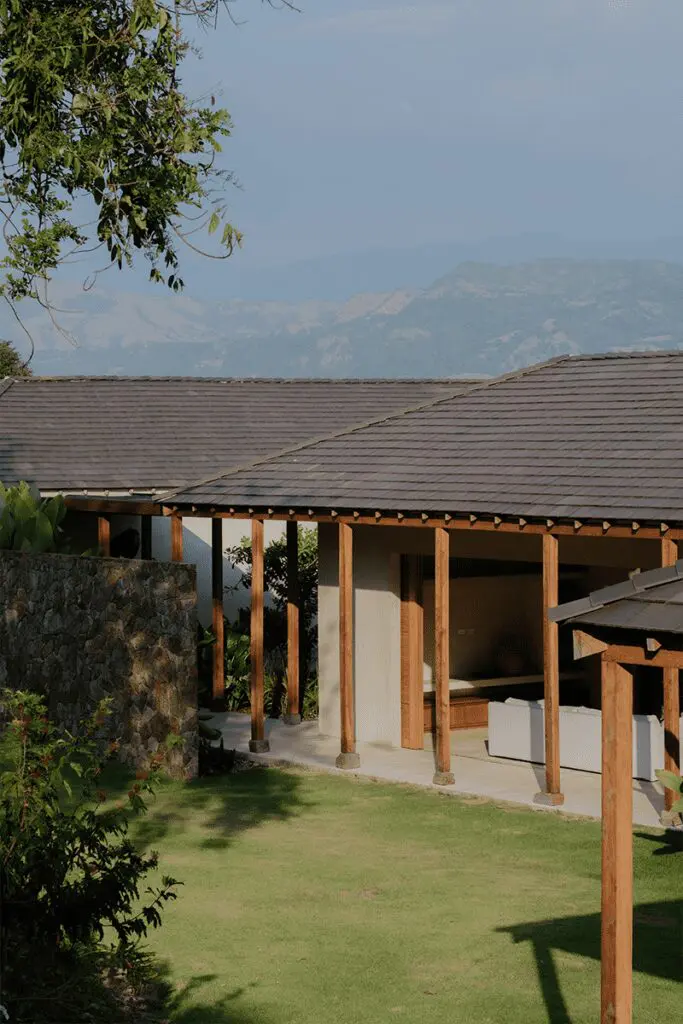 La arquitectura antioqueña de esta casa evoca un mundo de calma La arquitectura antioqueña de esta casa evoca un mundo de calma