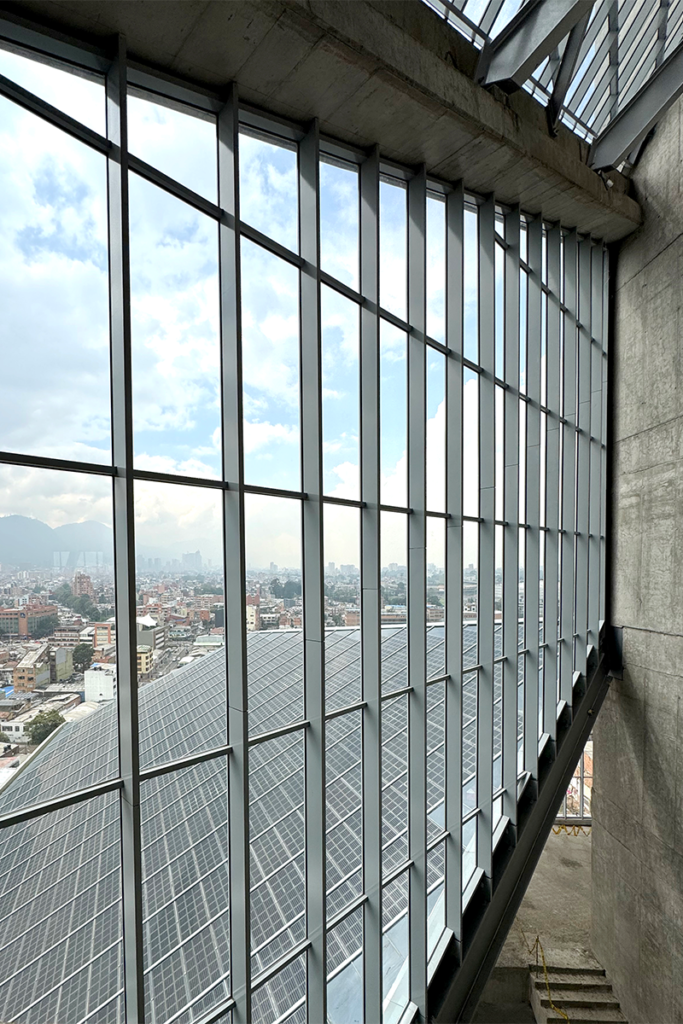 Fachadas acristaladas en la arquitectura institucional: estética y sostenibilidad