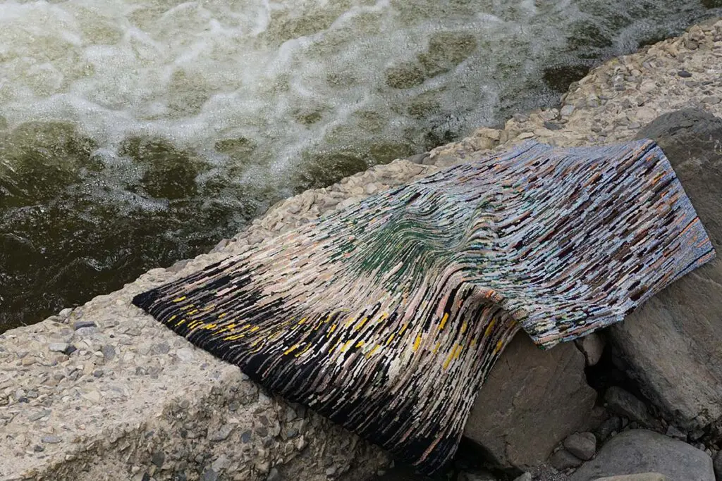 Studio vanessa valero: tapetes abstractos inspirados en la cordillera