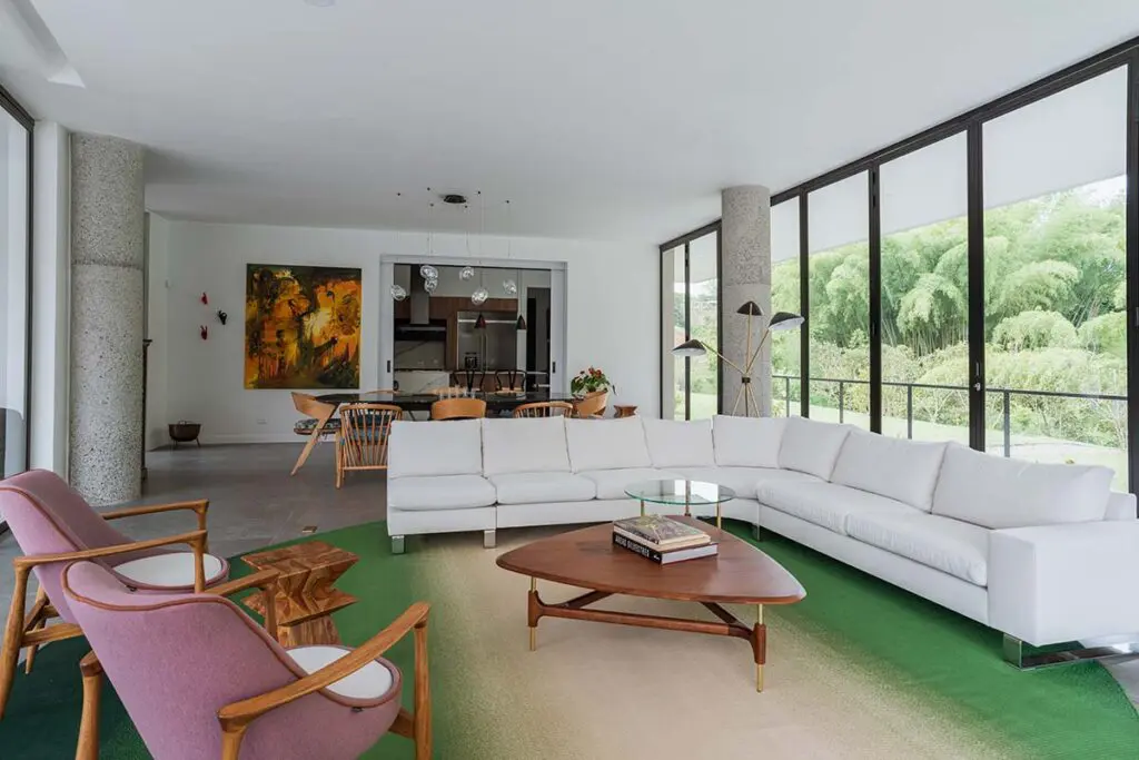 Dos arquitectos en pereira que reinterpretan los espacios de la arquitectura local