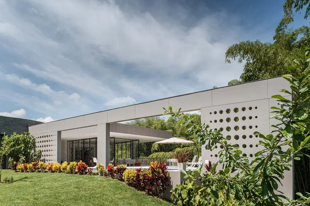 Dos arquitectos en pereira que reinterpretan los espacios de la arquitectura local