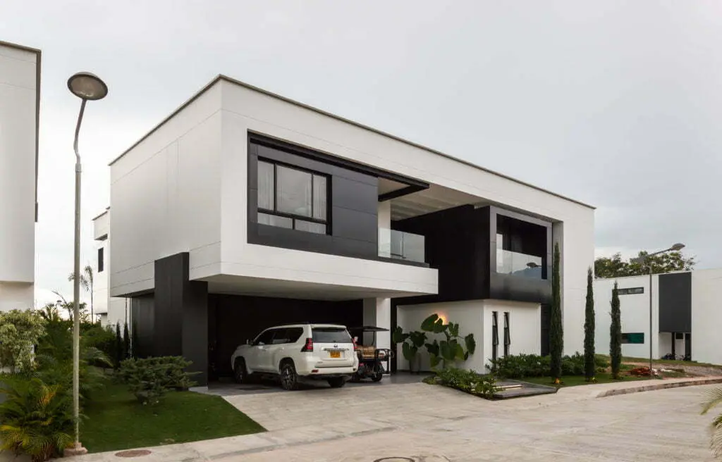 Cinco casas en colombia en las que las piscinas se roban la atención