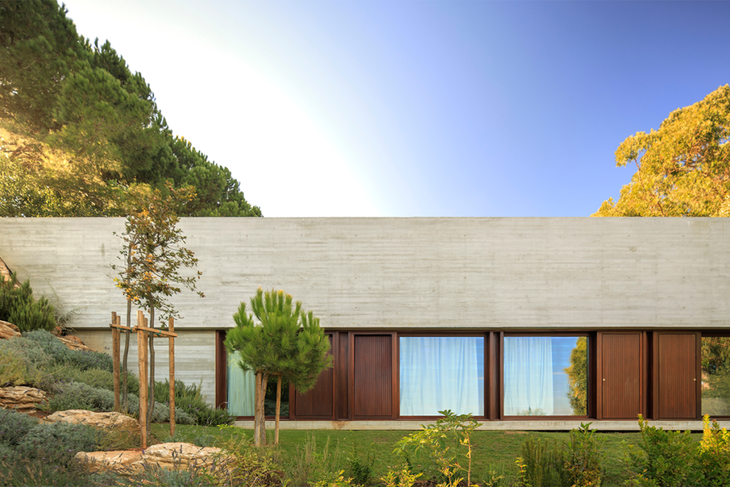 Una vivienda en portugal que dialoga con la topografía Una vivienda en portugal que dialoga con la topografía