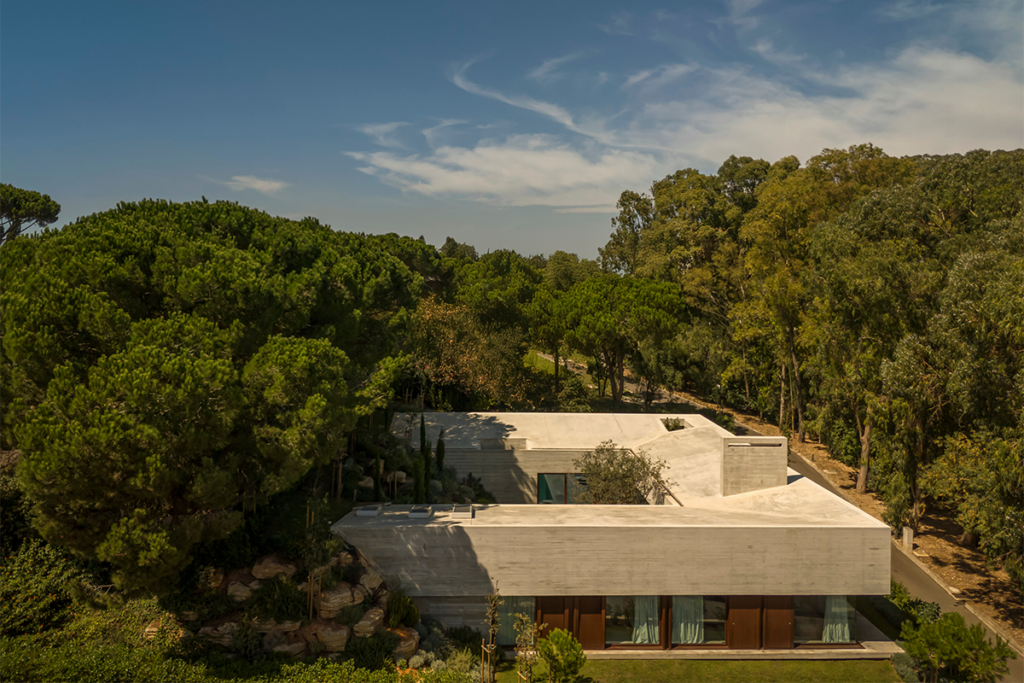 Una vivienda en portugal que dialoga con la topografía Una vivienda en portugal que dialoga con la topografía