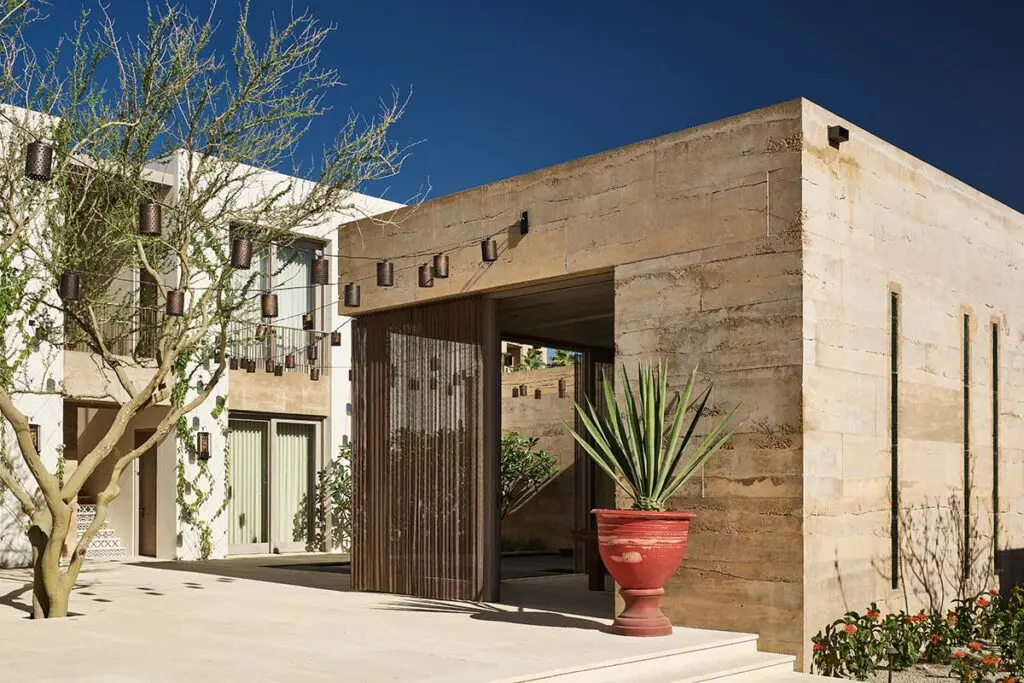 El diseño de esta vivienda reinterpreta el concepto de las casas de patio mexicanas