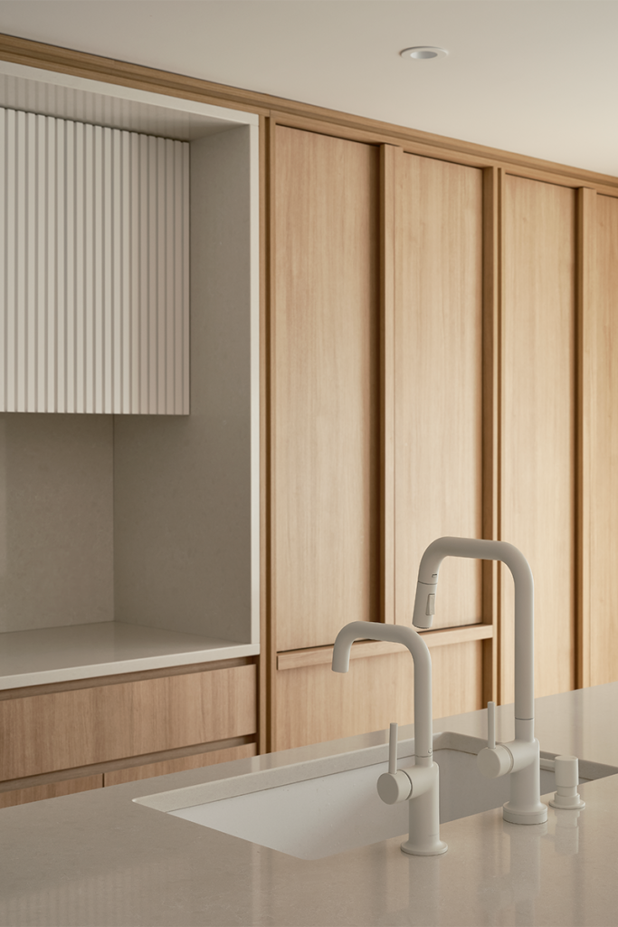 Una transición orgánica entre la cocina y el resto de los espacios de la casa