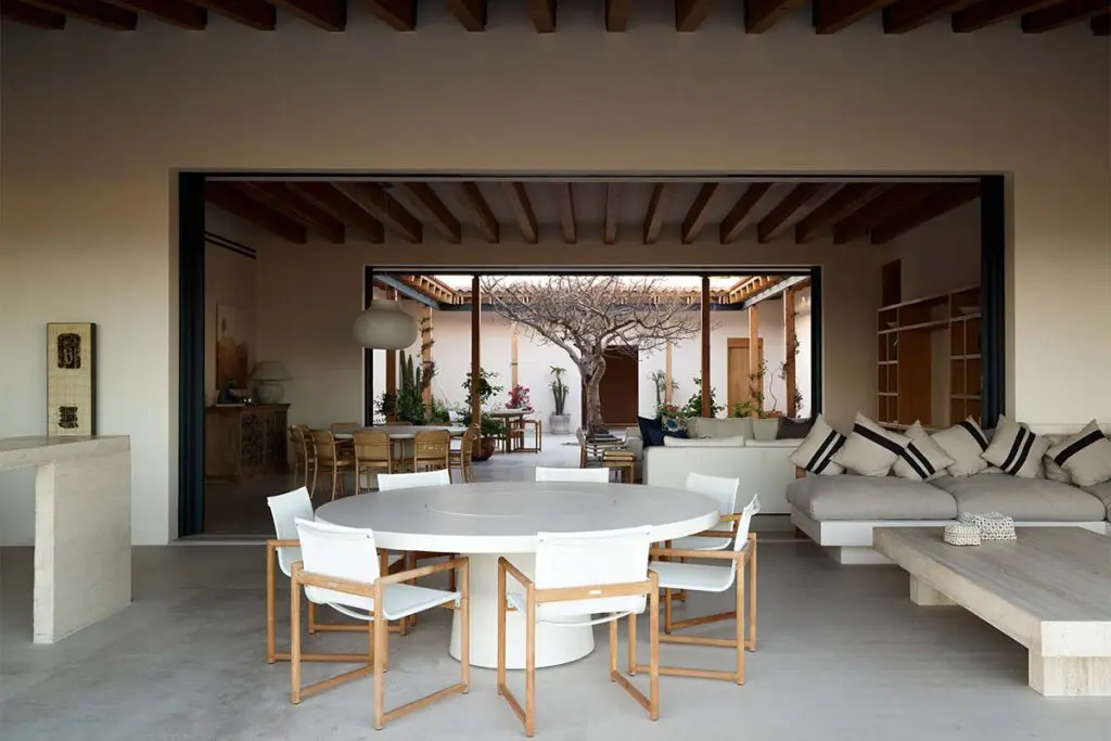 Una casa hecha para disfrutar del tiempo y la quietud