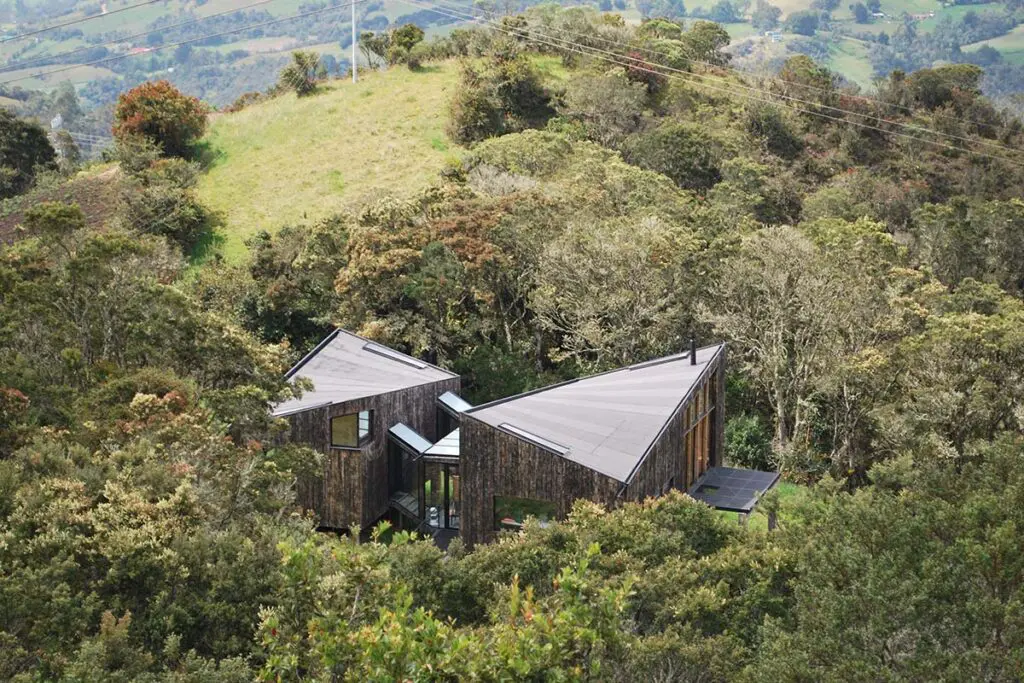 Una casa ecológica con una arquitectura inspirada en el paisaje del páramo