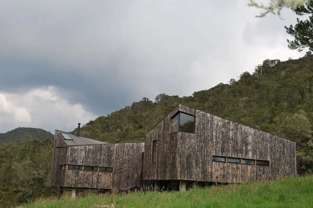 Una casa ecológica con una arquitectura inspirada en el paisaje del páramo