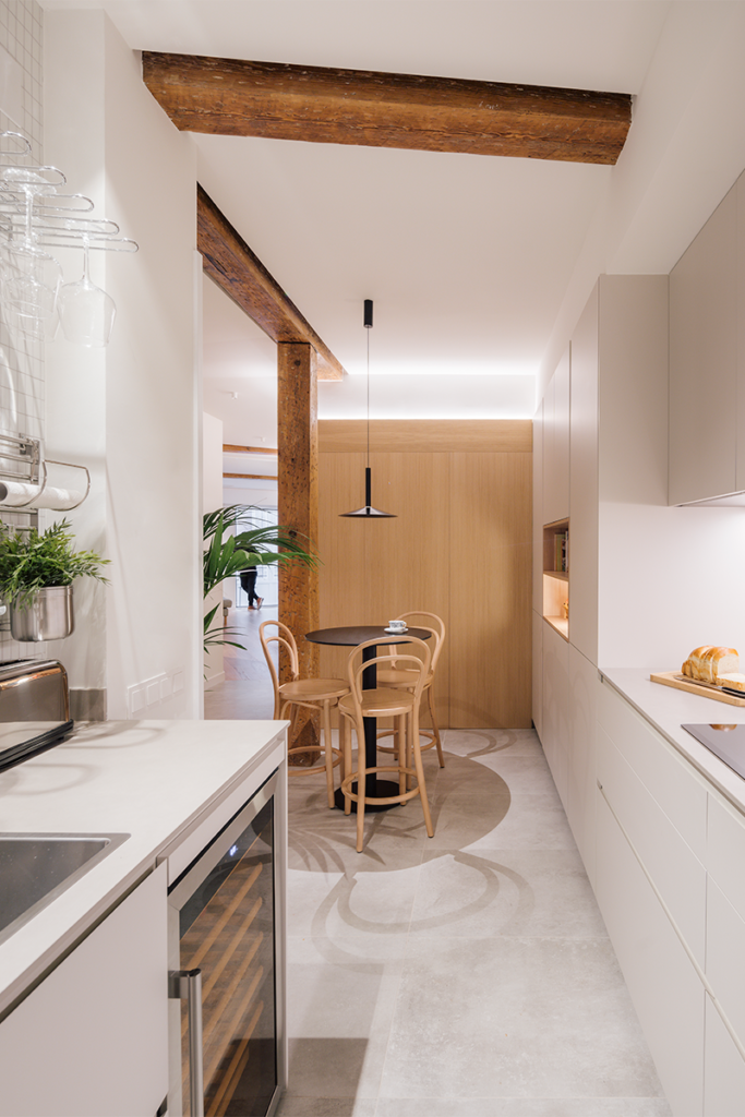 El diálogo entre lo clásico y lo contemporáneo en la arquitectura de esta vivienda en españa 