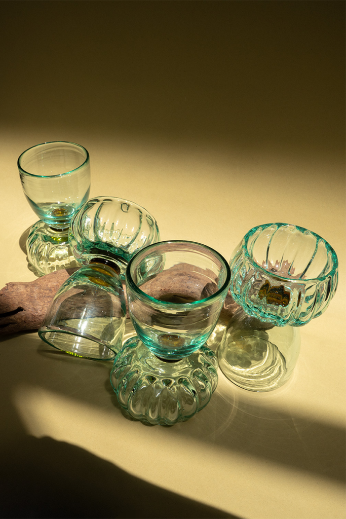 Piezas en vidrio colombianas que celebran la vida cotidiana