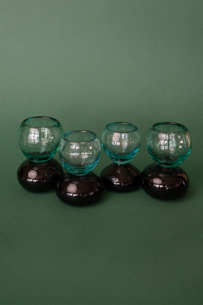 Piezas en vidrio colombianas que celebran la vida cotidiana