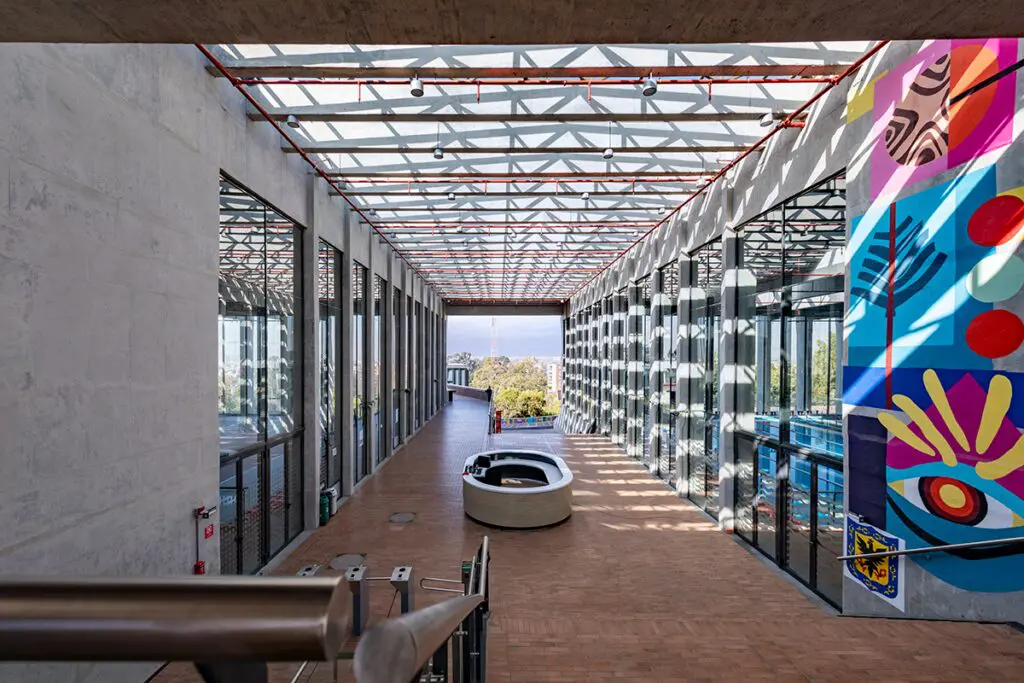 Arquitectura especial que entabla relaciones inteligentes con su entorno Arquitectura especial que entabla relaciones inteligentes con su entorno