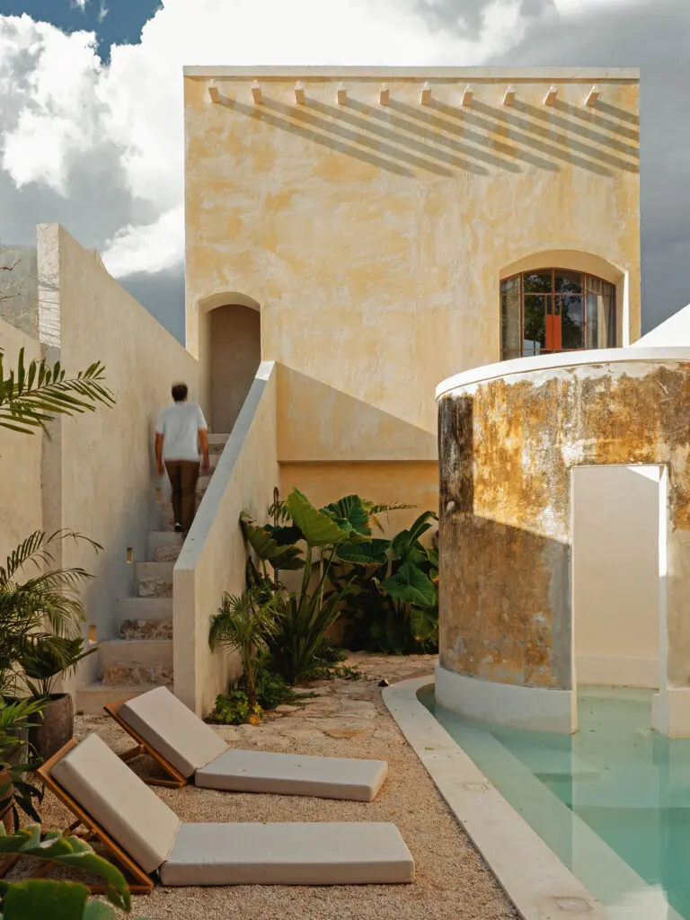 Una silenciosa casa en méxico, restaurada desde el respeto y la memoria