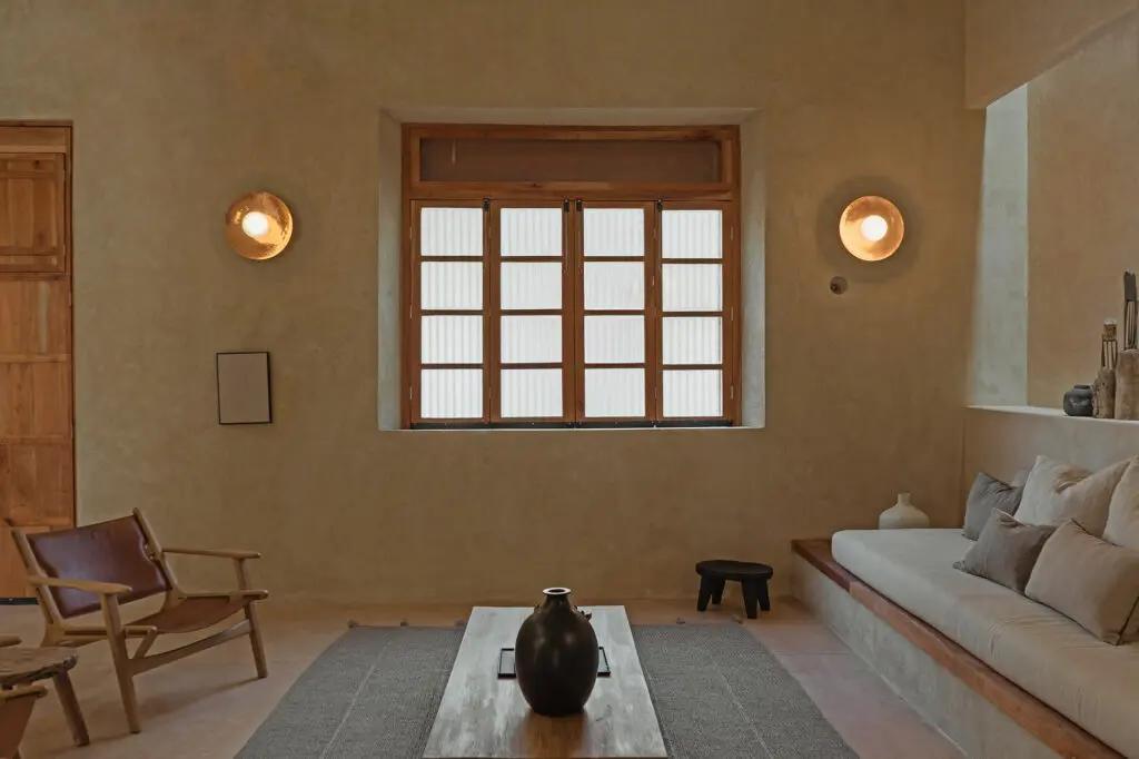 Una silenciosa casa en méxico, restaurada desde el respeto y la memoria