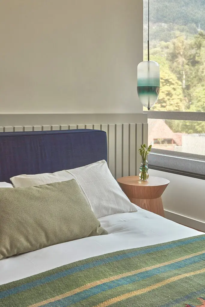 Materiales y texturas: un apartamento en bogotá inspirado en el concepto cosmopolita