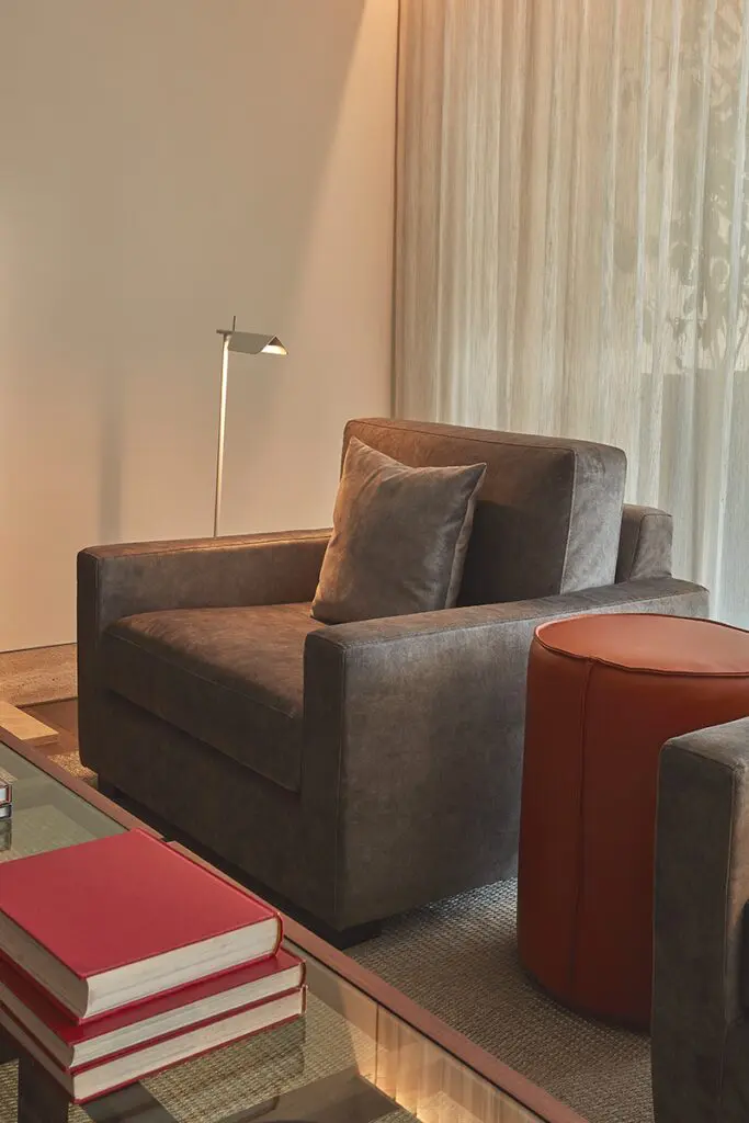 Materiales y texturas: un apartamento en bogotá inspirado en el concepto cosmopolita