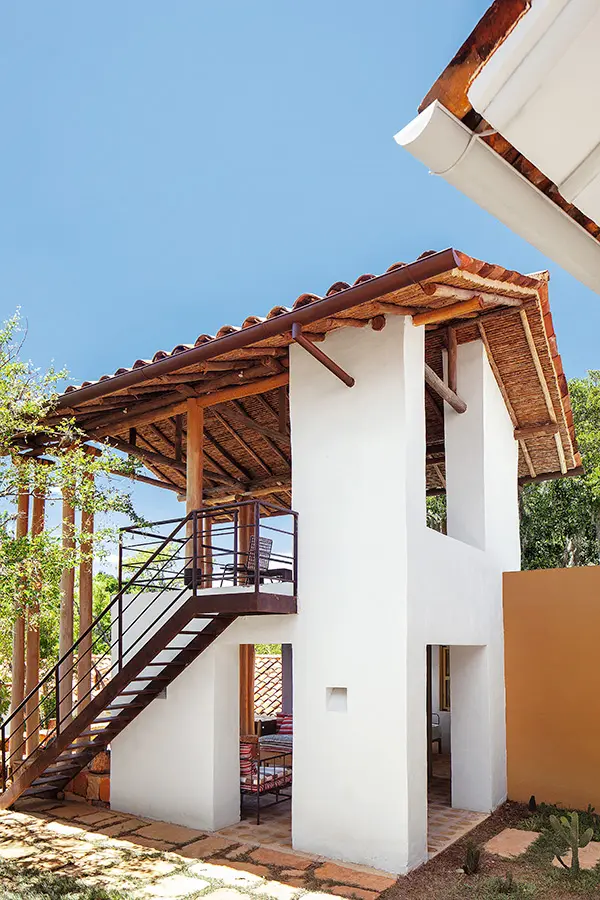 Una casa de muros blancos y piedras: arquitectura en barichara, santander Una casa de muros blancos y piedras: arquitectura en barichara, santander