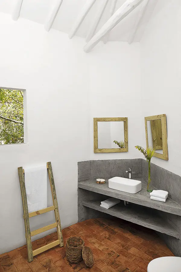 Una casa de muros blancos y piedras: arquitectura en barichara, santander Una casa de muros blancos y piedras: arquitectura en barichara, santander