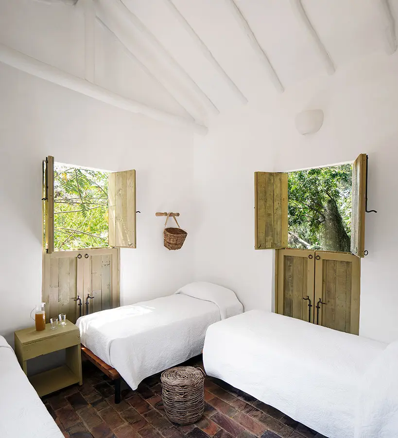 Una casa de muros blancos y piedras: arquitectura en barichara, santander Una casa de muros blancos y piedras: arquitectura en barichara, santander