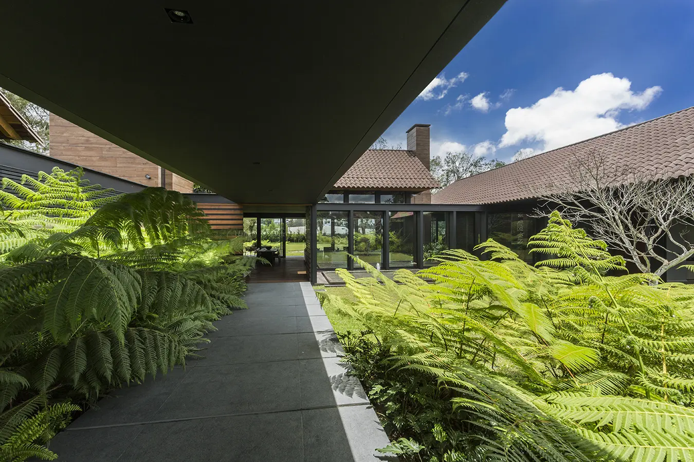 Una vivienda campestre tradicional colombiana en llanogrande, antioquia Arquitectura-colombiana-revista-axxis-10