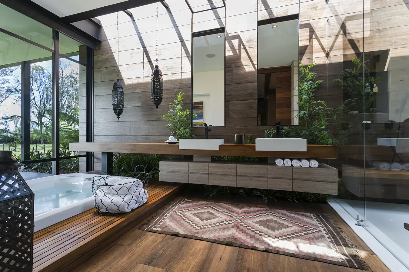 Una vivienda campestre tradicional colombiana en llanogrande, antioquia Una vivienda campestre tradicional colombiana en llanogrande, antioquia