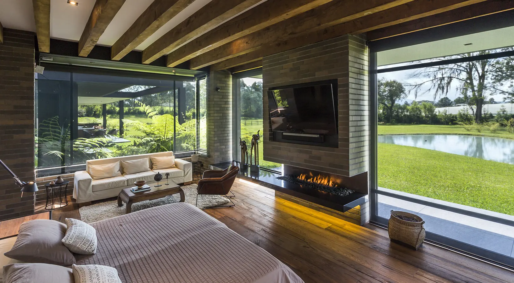 Una vivienda campestre tradicional colombiana en llanogrande, antioquia Una vivienda campestre tradicional colombiana en llanogrande, antioquia