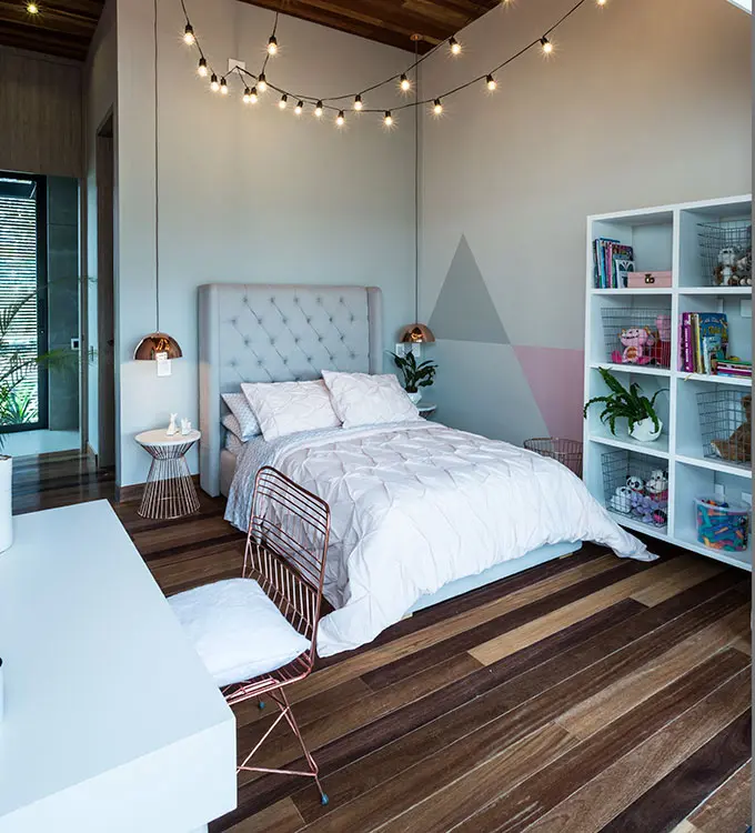 Una casa de campo que se posa sobre una montaña a las afueras de medellín