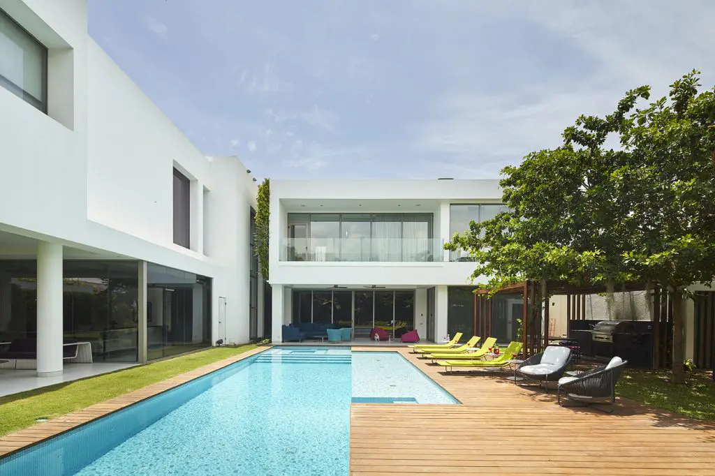 Cinco casas en colombia en las que las piscinas se roban la atención