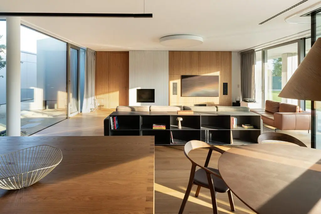 El diseño de esta casa tiene como objetivo abrazar la vida en cada espacio El diseño de esta casa tiene como objetivo abrazar la vida en cada espacio