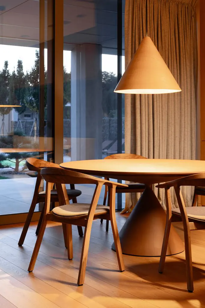 El diseño de esta casa tiene como objetivo abrazar la vida en cada espacio El diseño de esta casa tiene como objetivo abrazar la vida en cada espacio