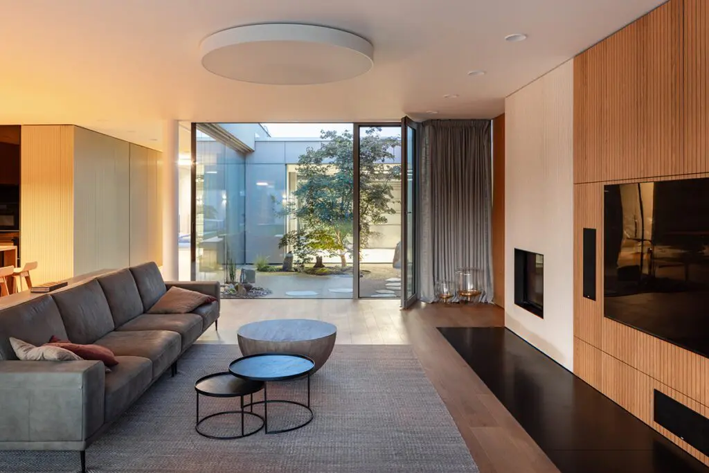 El diseño de esta casa tiene como objetivo abrazar la vida en cada espacio El diseño de esta casa tiene como objetivo abrazar la vida en cada espacio