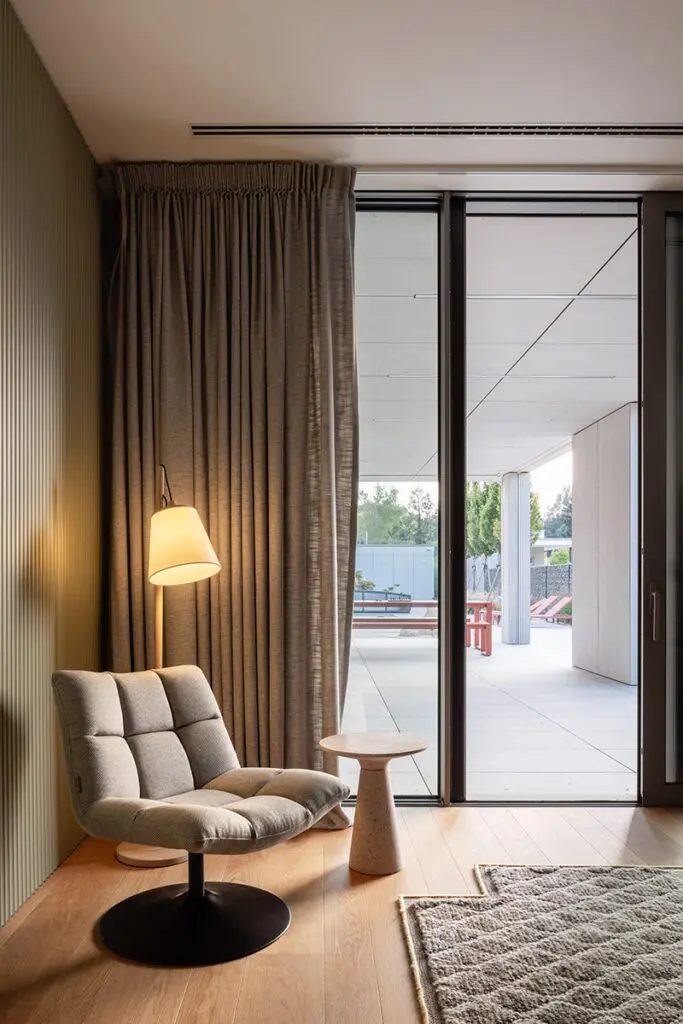 El diseño de esta casa tiene como objetivo abrazar la vida en cada espacio El diseño de esta casa tiene como objetivo abrazar la vida en cada espacio