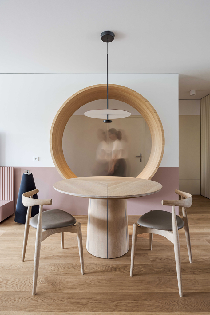 El diseño de este apartamento en suiza es un homenaje a la madera