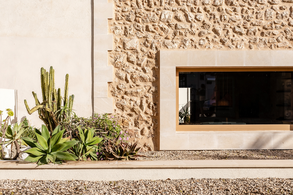 De granja a epicentro cultural: una casa renovada en el corazón de mallorca